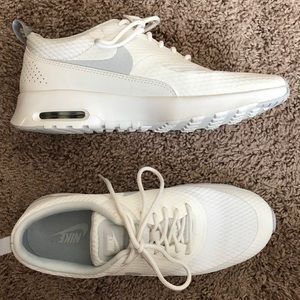 Nike All White Thea's